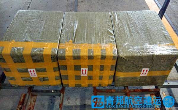 郑小姐成功下单杭州到海拉尔航空快运专线服务_底特网 发布时间:2015-09-07 22:14:00 来源:http://www.qb-air.com/ 郑小姐通过百度搜索杭州到海拉尔食品空运专线点击我司官网后并进行了详细了解; 14时46分成功下单国内限时8小时港到港服务产品; 航班17时38分安全离港,货物正在运输途中,预计凌晨2点抵达目的地! 经过qb客服跟踪调查,郑小姐表示对此次青邦杭州航空快运价格和服务非常满意! 客户的要求就是命令,青邦航空速运这支绿色军团将全力以赴为您做好空运精细化服务,并向所有客户承诺:军人品质,限时必达! 国内